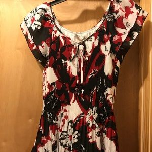 Signature by Larry Levine Tops - Beautiful Top Ruffle Bottom Signature by Larry Levine Tops - Beautiful Top Ruffle Bottom